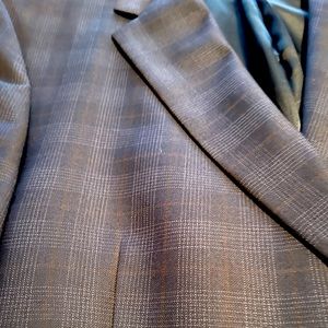 Daniel Cremieux 46R navy w/maroon windowpane sport coat